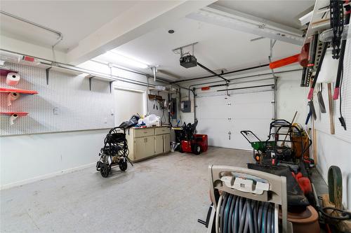 2143 Pleasant Dale Road, Blind Bay, BC - Indoor Photo Showing Garage