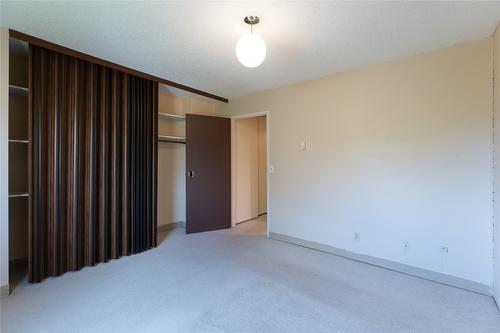 306-1915 Pacific Court, Kelowna, BC - Indoor Photo Showing Other Room