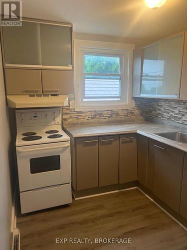 624-626 Division Street, Kingston (East Of Sir John A. Blvd), ON - Indoor Photo Showing Kitchen