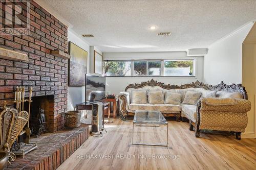 127 Weir Crescent, Toronto, ON - Indoor Photo Showing Living Room With Fireplace