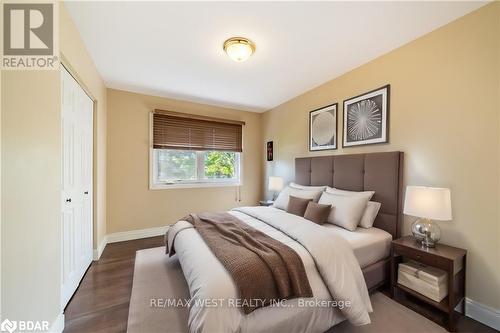 127 Weir Crescent, Toronto, ON - Indoor Photo Showing Bedroom