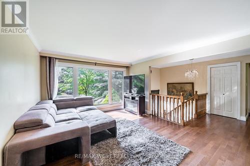 127 Weir Crescent, Toronto, ON - Indoor Photo Showing Living Room