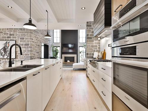 Kitchen - 15 Rue Lafontaine, Chambly, QC - Indoor Photo Showing Kitchen With Double Sink With Upgraded Kitchen