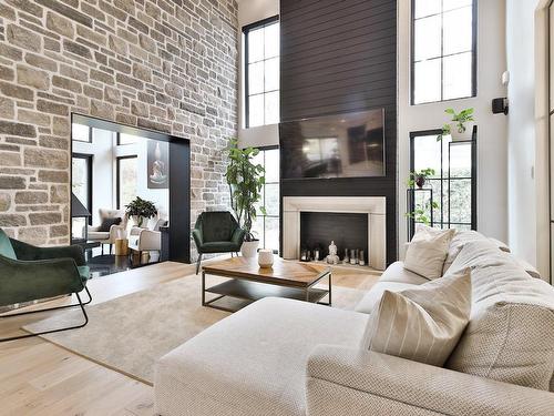 Living room - 15 Rue Lafontaine, Chambly, QC - Indoor Photo Showing Living Room With Fireplace