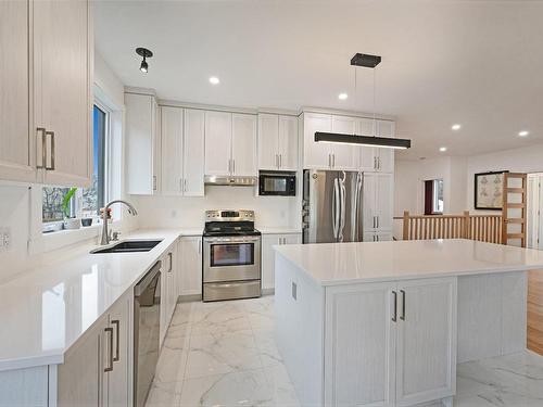 Cuisine - 239  - 241 Rue De La Rivière, Bedford - Ville, QC - Indoor Photo Showing Kitchen With Double Sink With Upgraded Kitchen