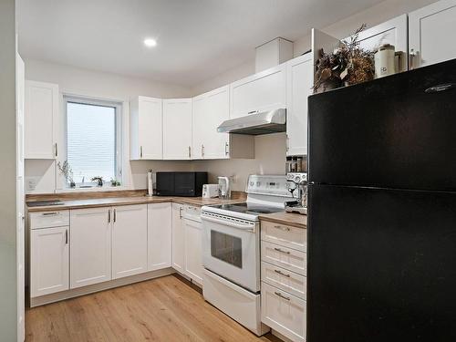 Cuisine - 239  - 241 Rue De La Rivière, Bedford - Ville, QC - Indoor Photo Showing Kitchen With Double Sink