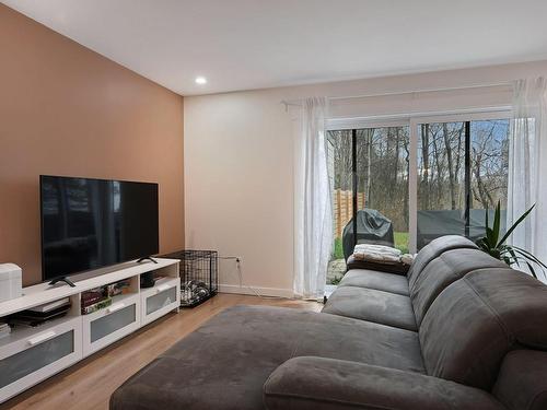 Salon - 239  - 241 Rue De La Rivière, Bedford - Ville, QC - Indoor Photo Showing Living Room