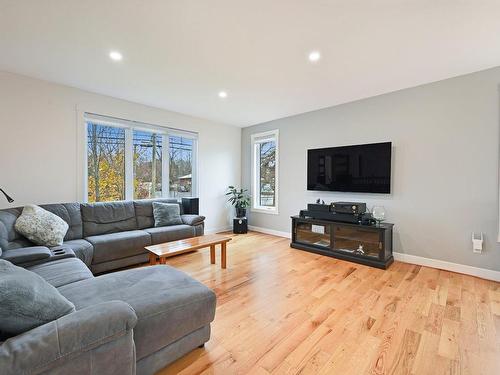 Salon - 239  - 241 Rue De La Rivière, Bedford - Ville, QC - Indoor Photo Showing Living Room