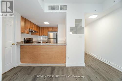 2034 - 3043 Finch Avenue, Toronto, ON - Indoor Photo Showing Kitchen