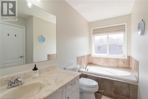 852 Luxton Drive, Milton, ON - Indoor Photo Showing Bathroom