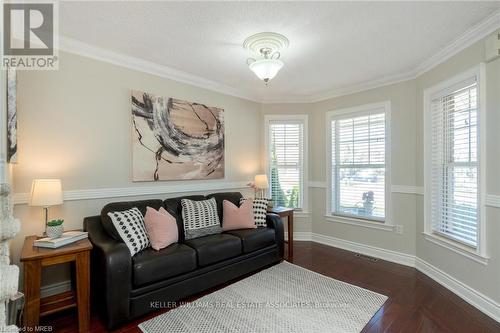 852 Luxton Drive, Milton, ON - Indoor Photo Showing Living Room