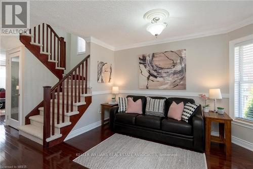 852 Luxton Drive, Milton, ON - Indoor Photo Showing Living Room