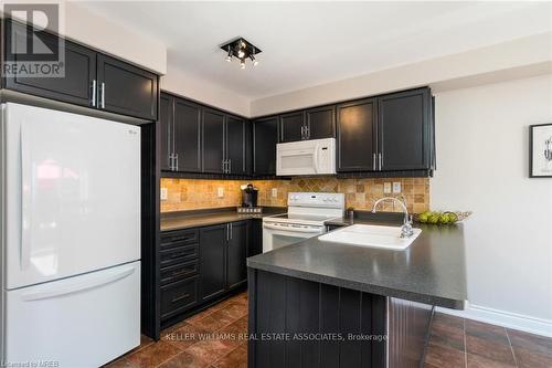 852 Luxton Drive, Milton, ON - Indoor Photo Showing Kitchen