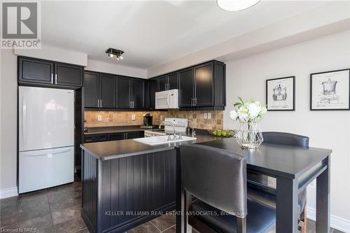 852 Luxton Drive, Milton, ON - Indoor Photo Showing Kitchen