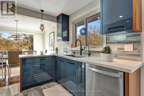 3479 Spruce Avenue, Burlington, ON - Indoor Photo Showing Kitchen With Upgraded Kitchen