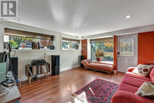 3479 Spruce Avenue, Burlington, ON - Indoor Photo Showing Living Room