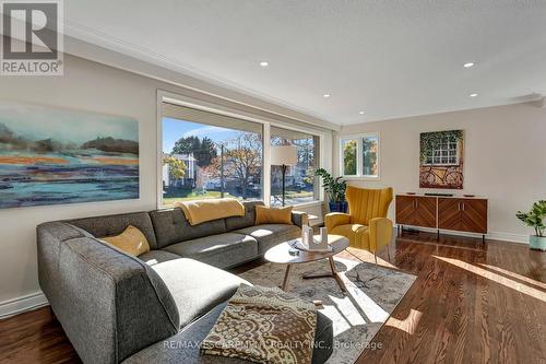 3479 Spruce Avenue, Burlington, ON - Indoor Photo Showing Living Room