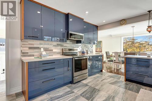 3479 Spruce Avenue, Burlington, ON - Indoor Photo Showing Kitchen With Upgraded Kitchen