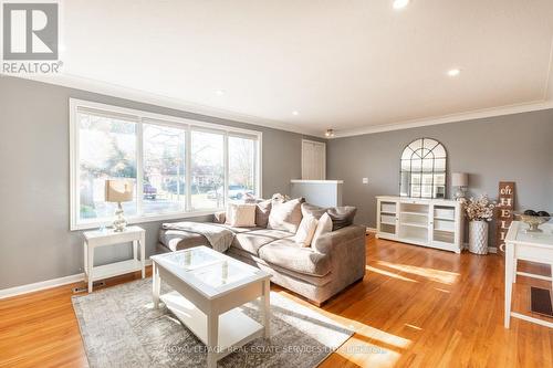 5 Montcalm Street, St. Thomas, ON - Indoor Photo Showing Living Room