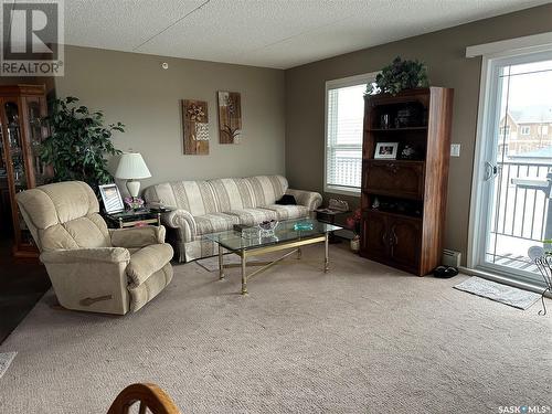 207 505 Bannerman Street, Weyburn, SK - Indoor Photo Showing Living Room