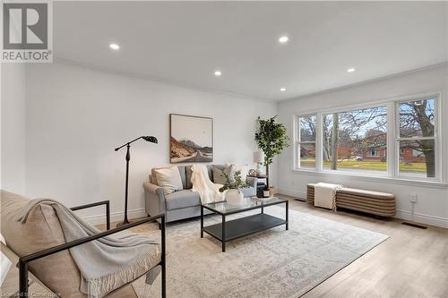 84 Weber Street S, Waterloo, ON - Indoor Photo Showing Living Room