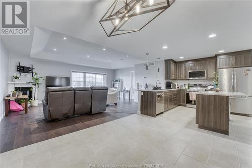 1098 Florence Avenue, Windsor, ON - Indoor Photo Showing Kitchen With Upgraded Kitchen