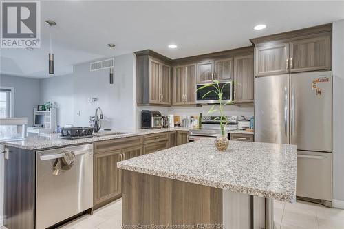 1098 Florence Avenue, Windsor, ON - Indoor Photo Showing Kitchen With Upgraded Kitchen