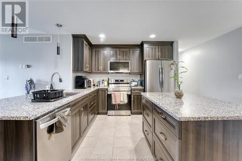 1098 Florence Avenue, Windsor, ON - Indoor Photo Showing Kitchen With Upgraded Kitchen