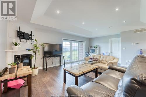 1098 Florence Avenue, Windsor, ON - Indoor Photo Showing Living Room