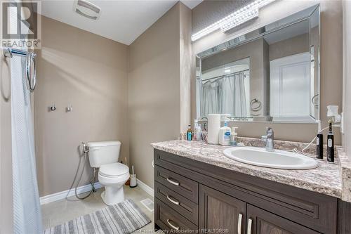 1098 Florence Avenue, Windsor, ON - Indoor Photo Showing Bathroom