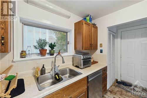 kitchen - 9 Gilmour Street Unit#2, Ottawa, ON - Indoor Photo Showing Kitchen With Double Sink