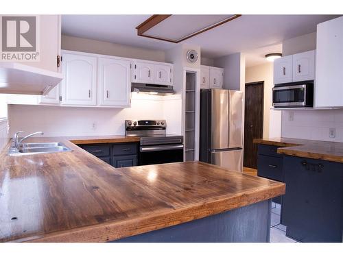 1382 Cypress Drive, Sparwood, BC - Indoor Photo Showing Kitchen With Stainless Steel Kitchen With Double Sink