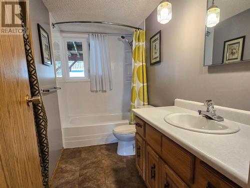 1382 Cypress Drive, Sparwood, BC - Indoor Photo Showing Bathroom