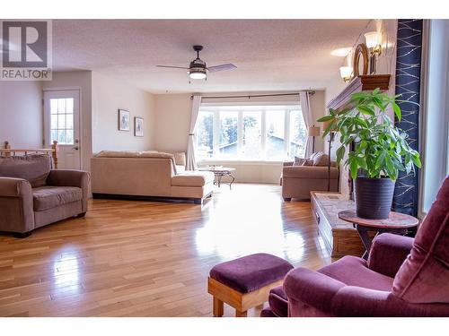 1382 Cypress Drive, Sparwood, BC - Indoor Photo Showing Living Room