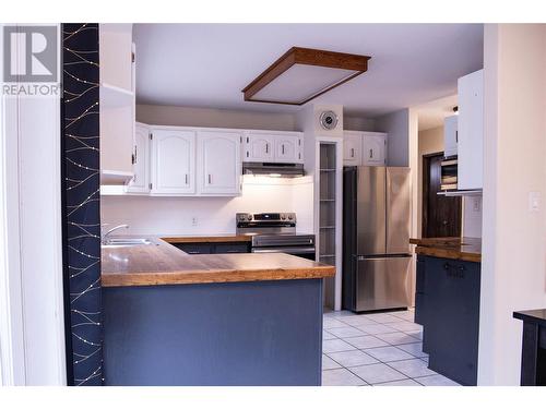 1382 Cypress Drive, Sparwood, BC - Indoor Photo Showing Kitchen