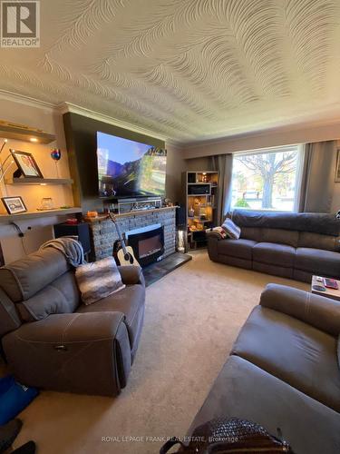 417 East Avenue E, Toronto (Rouge), ON - Indoor Photo Showing Living Room With Fireplace