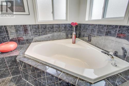 45 Laurelhurst Crescent, Vaughan, ON - Indoor Photo Showing Bathroom