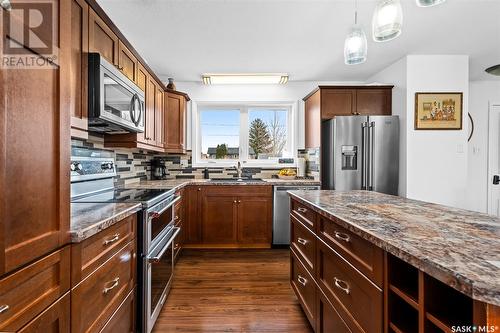 1023 Rorison Avenue, Moose Jaw, SK - Indoor Photo Showing Kitchen