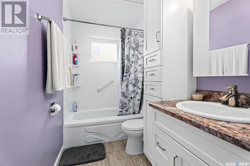 1023 Rorison Avenue, Moose Jaw, SK - Indoor Photo Showing Bathroom