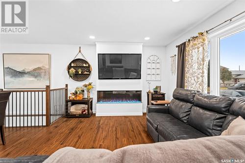 1023 Rorison Avenue, Moose Jaw, SK - Indoor Photo Showing Living Room