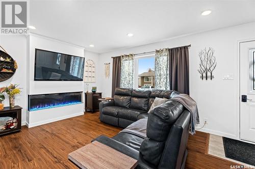 1023 Rorison Avenue, Moose Jaw, SK - Indoor Photo Showing Living Room