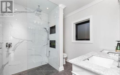 96 King High Avenue, Toronto, ON - Indoor Photo Showing Bathroom