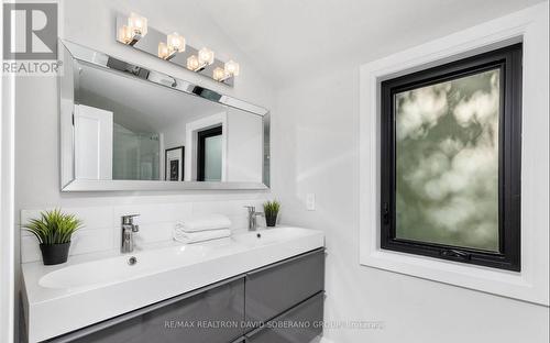 96 King High Avenue, Toronto, ON - Indoor Photo Showing Bathroom