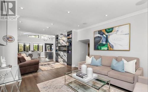 96 King High Avenue, Toronto, ON - Indoor Photo Showing Living Room