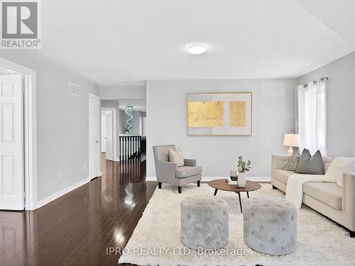 15 Oakhaven Road, Brampton, ON - Indoor Photo Showing Living Room