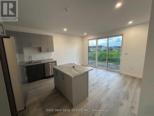 Main - 7428 Majestic Trail, Niagara Falls, ON - Indoor Photo Showing Kitchen