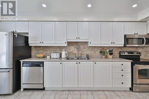 60 Matthew Boyd Crescent, Newmarket, ON - Indoor Photo Showing Kitchen With Double Sink