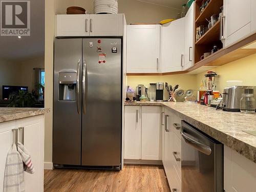 4045 Vale Avenue, Grand Forks, BC - Indoor Photo Showing Kitchen