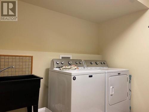 4045 Vale Avenue, Grand Forks, BC - Indoor Photo Showing Laundry Room