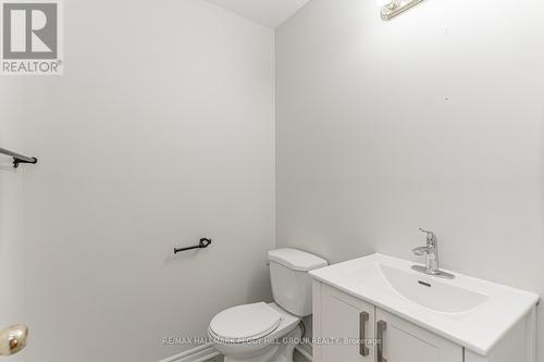 121 Sovereigns Gate, Barrie, ON - Indoor Photo Showing Bathroom